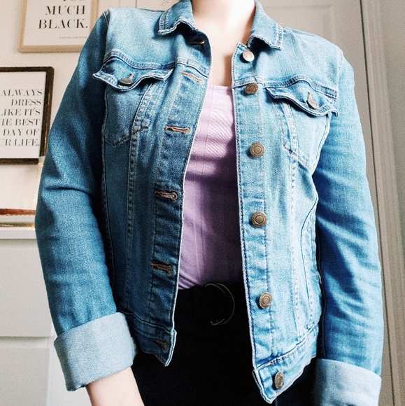 Cropped denim jacket, more on the fitted side - Picture 4 of 4